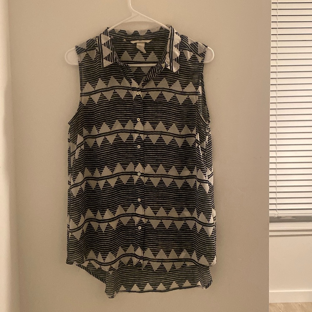 H and M Women’s sheer tank blouse, button-up